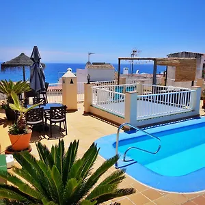 villa-carabeo-playa.hotelsinnerja.org/